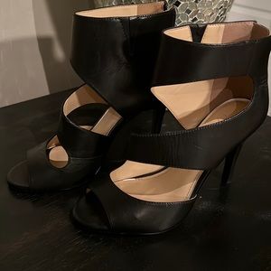 Jessica Simpson Black Hills with zippers on back